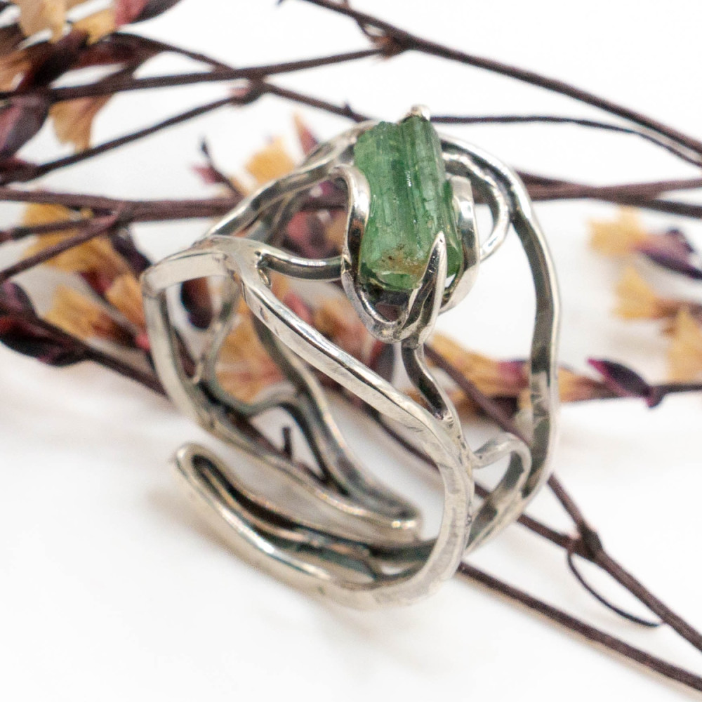 Срібна каблучка з турмаліном “Forest Whisper” — авторська робота