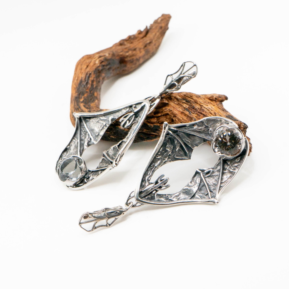 Стильні довгі сережки зі срібла з топазом