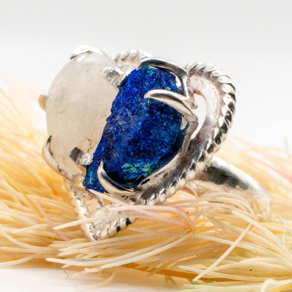 Срібна каблучка з місячним каменем і азуритом серце