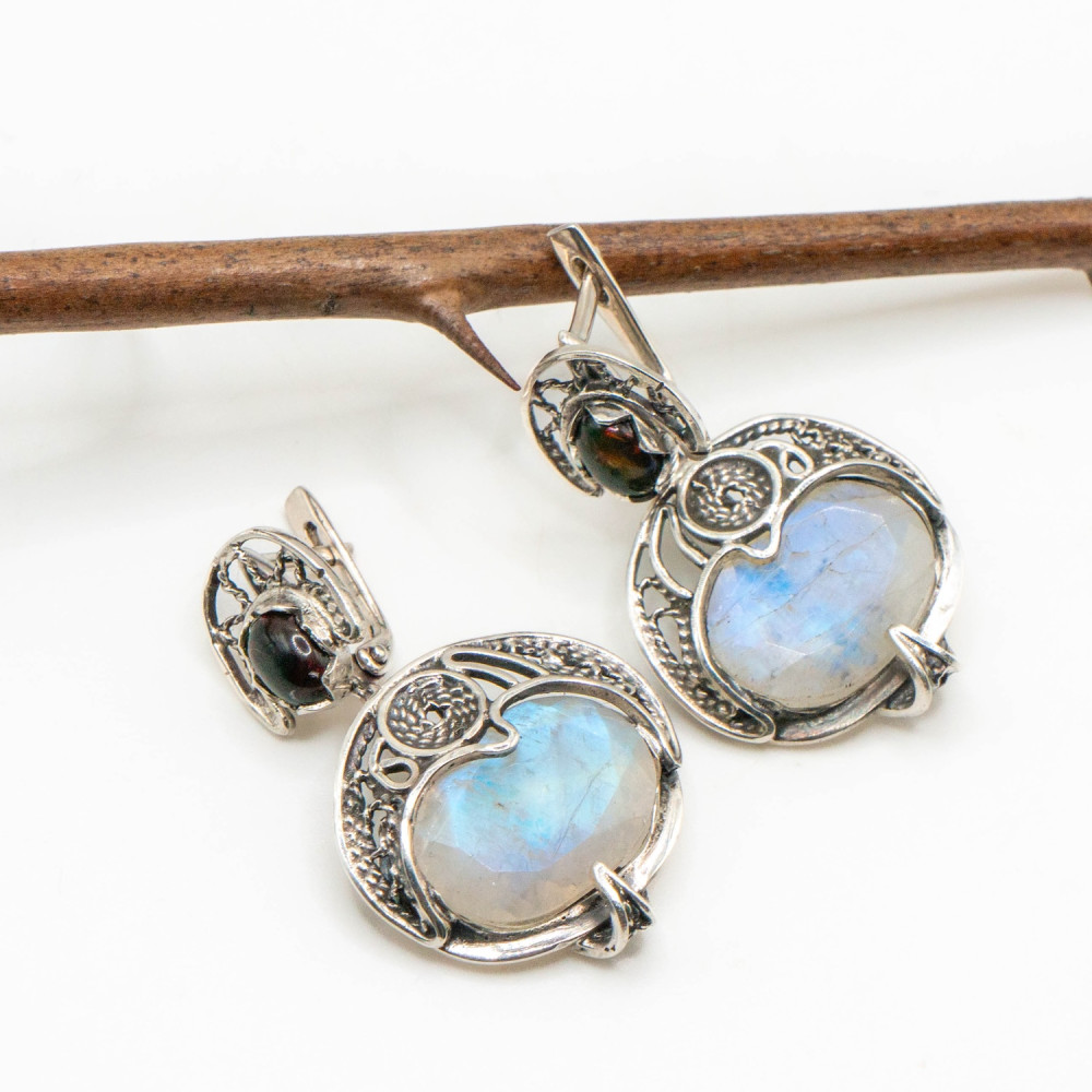 Срібні сережки з місячним каменем та чорним опалом — авторська робота Komarov Jewelry