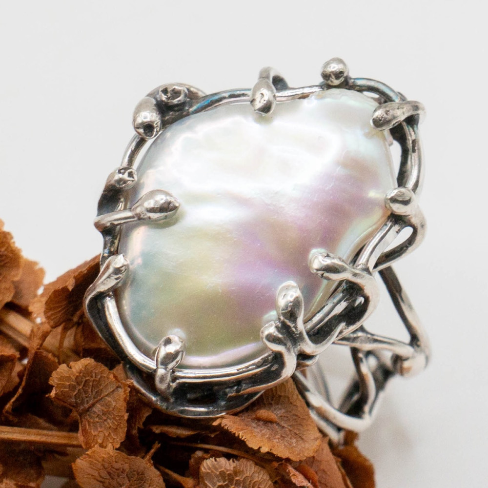 Виразне срібне кільце з перлами, виконане вручну