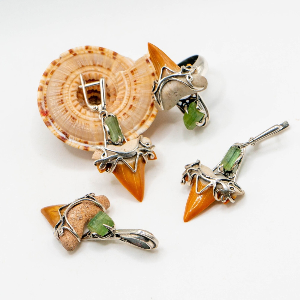 Срібний комплект з турмаліном та зубом акули