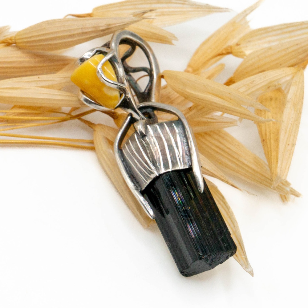 Срібний кулон з кристалом шерлу та янтарем — авторська робота Komarov Jewelry