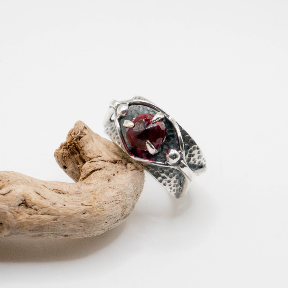 Каблучка зі шпінеллю — авторська робота Komarov Jewelry, Фото 1