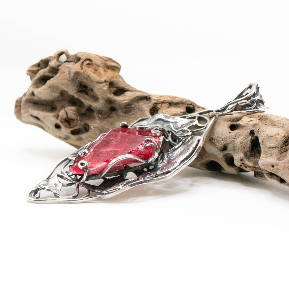 Великий срібний кулон із родохрозитом в авторській оправі