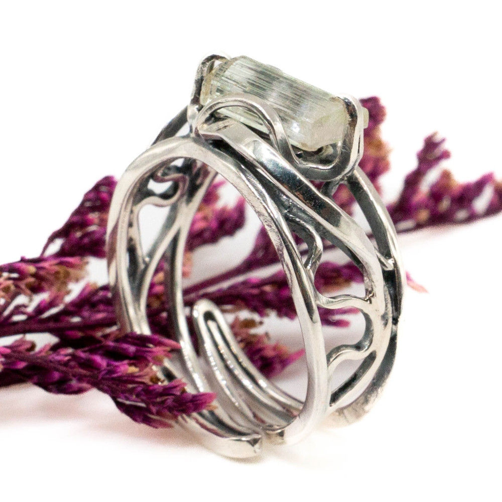 Кільце з натуральним кристалом турмаліну, зроблене повністю вручну