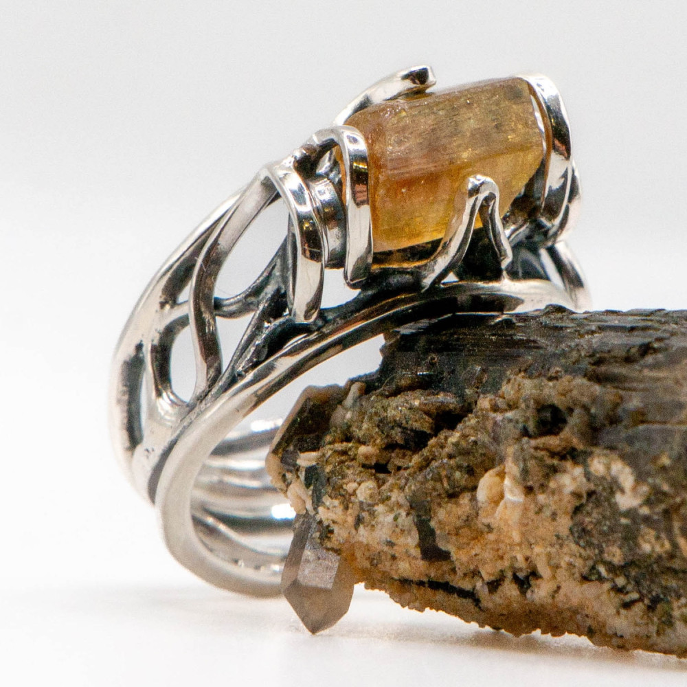 Кільце з кристалом турмаліну - авторська робота "Сонячний кристал"