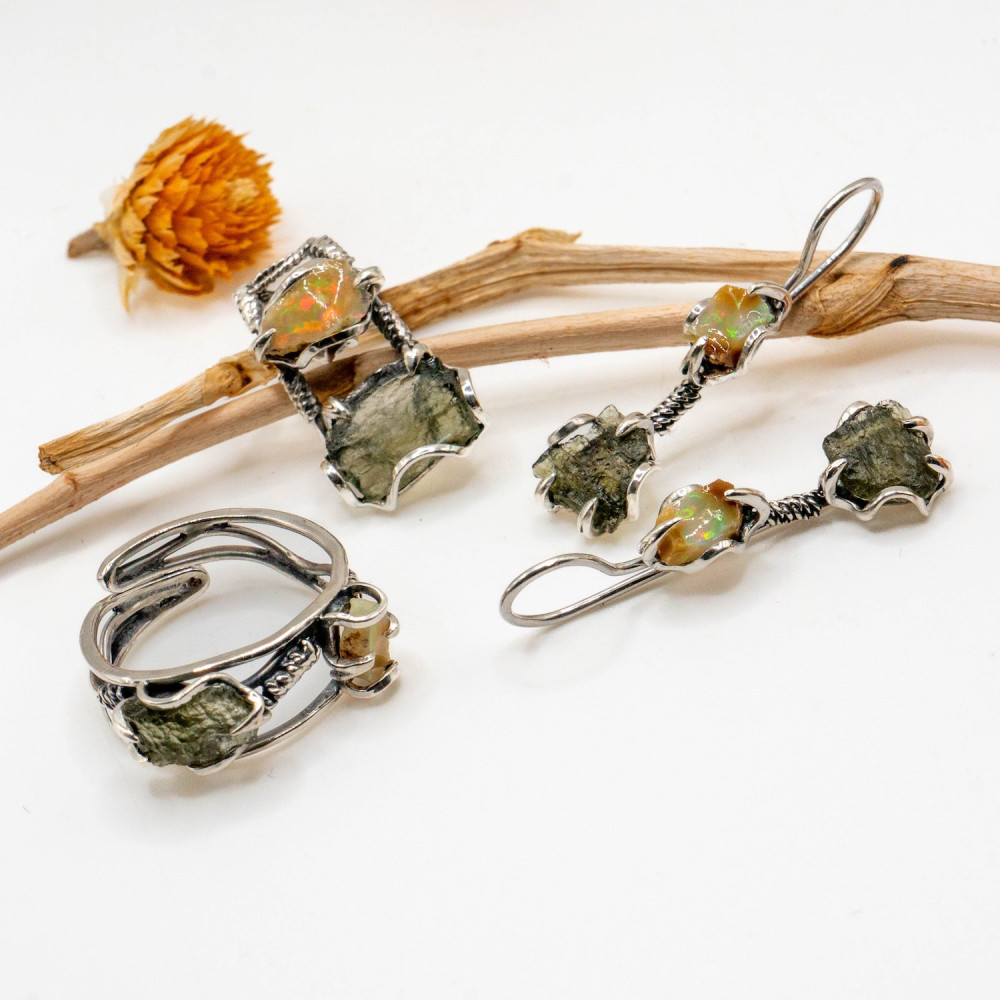 Срібний ювелірний комплект з опалом та молдавитом · ручна робота