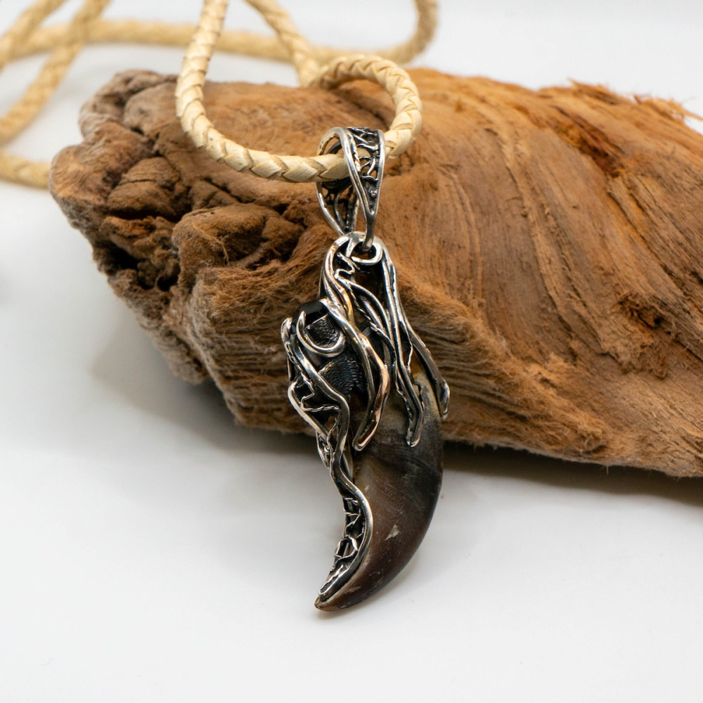 Срібний кулон із золотими акцентами, ведмежим кігтем та шерлом (чорним турмаліном)