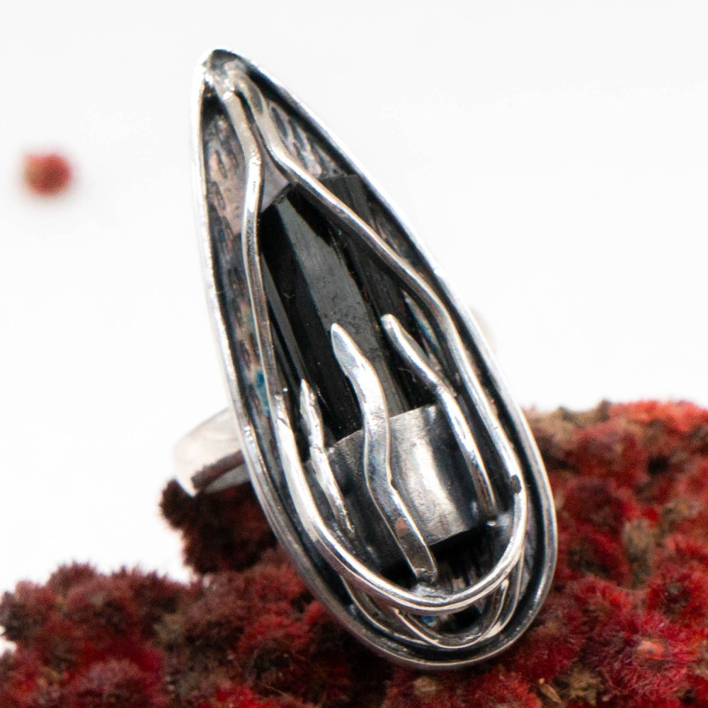Срібна каблучка з чорним турмаліном (шерлом) — ручна робота