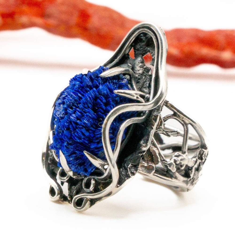 Стильна срібна каблучка з великим натуральним азуритом, виконана вручну