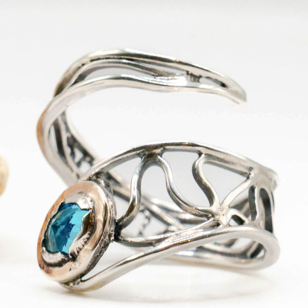 Каблучка з блакитним топазом — авторська робота Komarov Jewelry