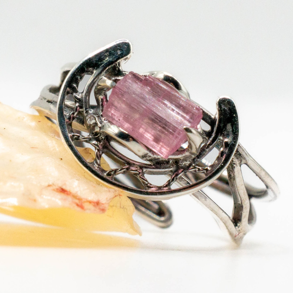 Срібна каблучка «Тиша Рожевого Світла» з натуральним турмаліном — авторська робота