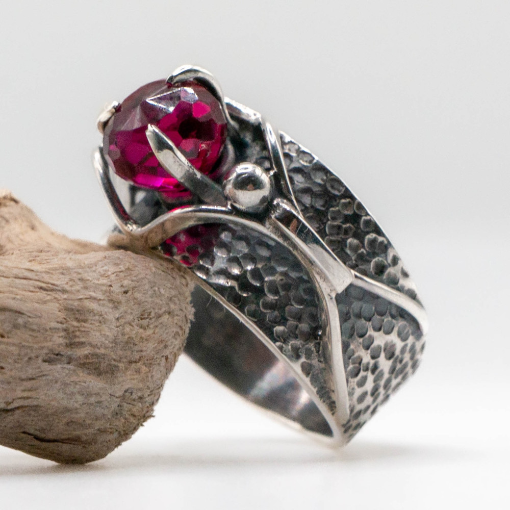 Каблучка зі шпінеллю — авторська робота Komarov Jewelry