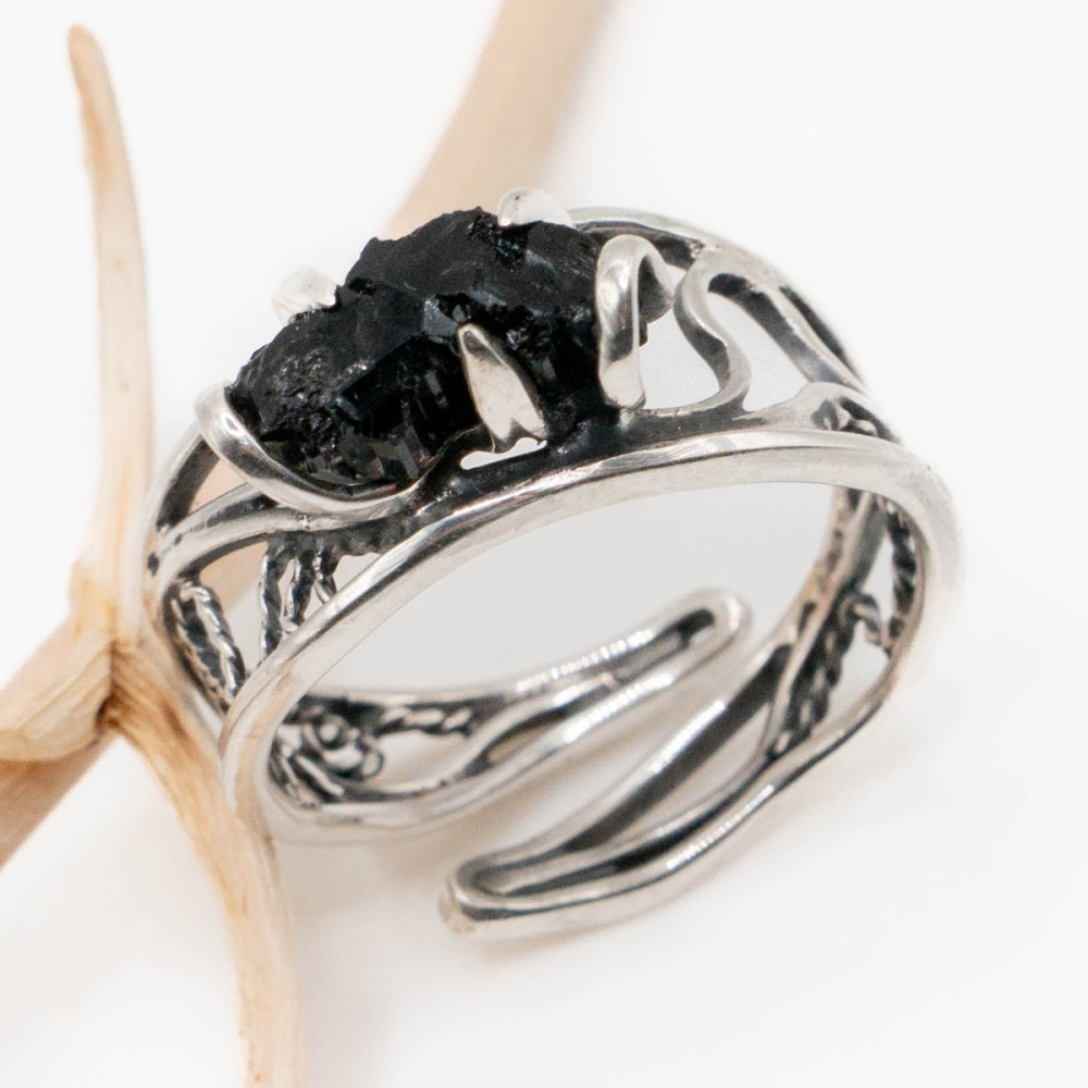 Срібна каблучка з натуральним шерлом – особлива прикраса