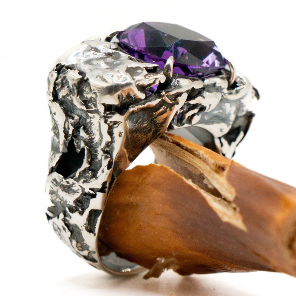 Авторський перстень з великим ограненим аметистом